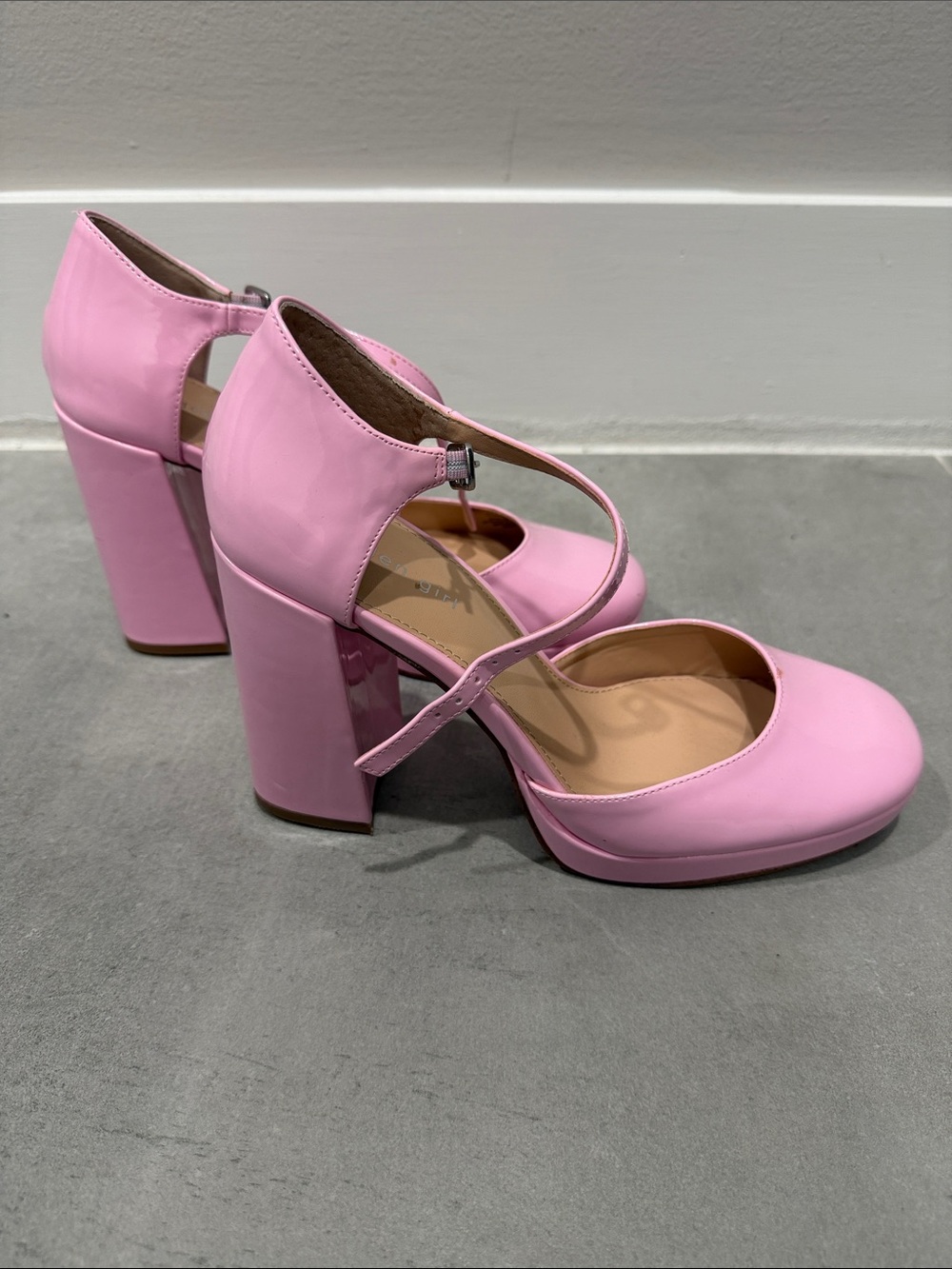 Madden Girl Pink Patent Mary Jane Block Heels Size 9 - Picture 2 of 4